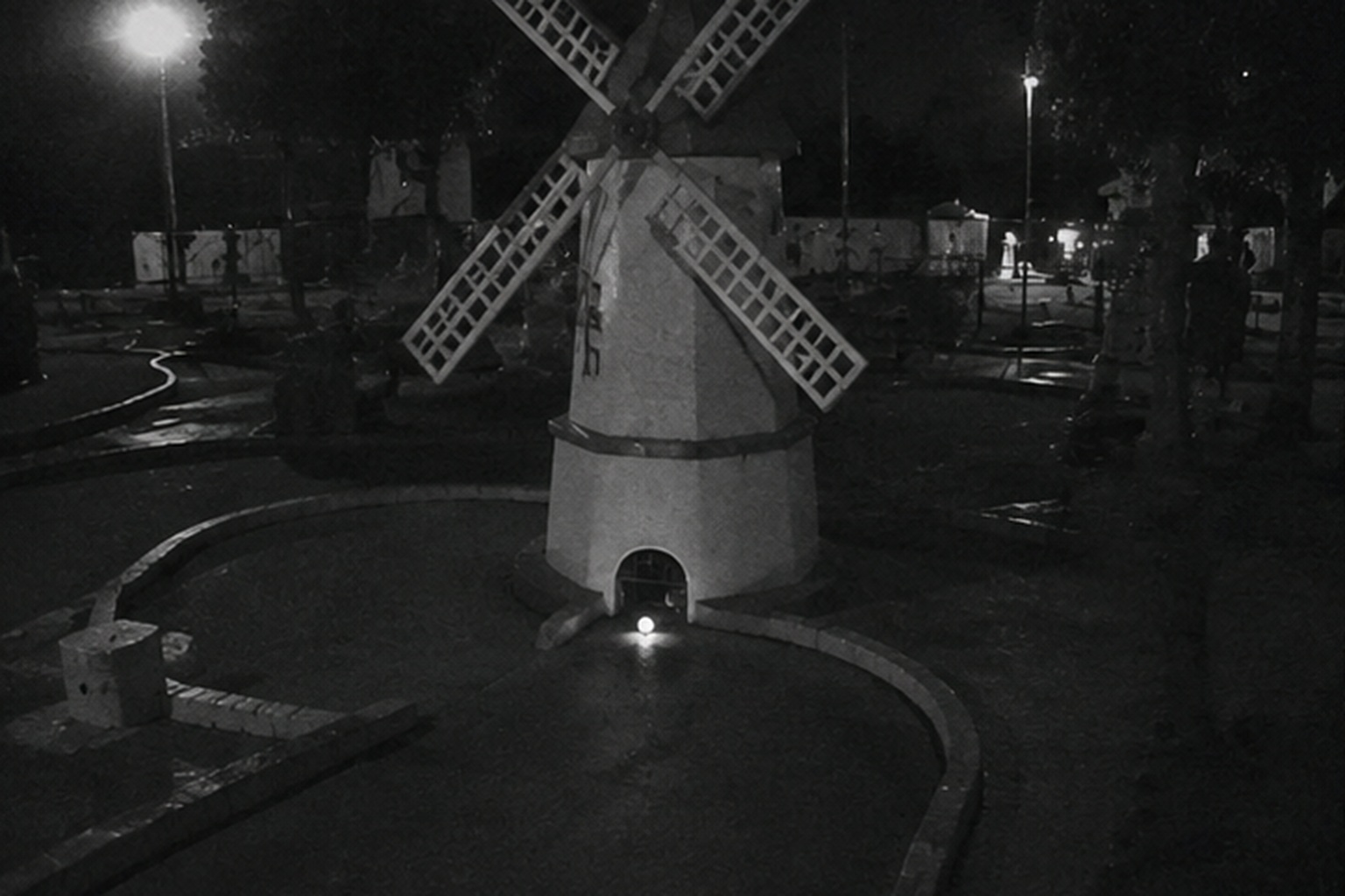 The windmill camera showed one white ball coming back from the dark tunnel without anyone entering the frame.