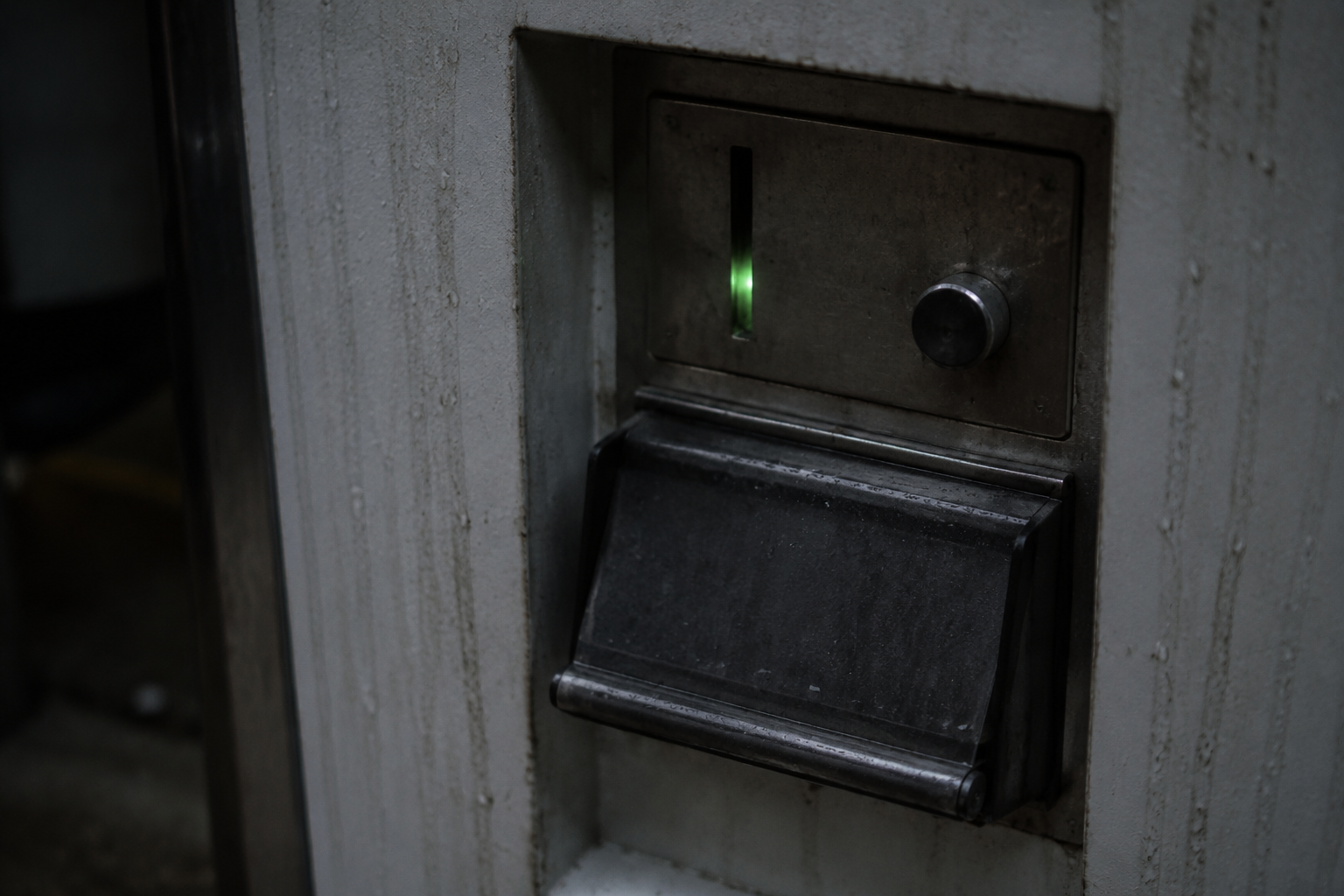 Blinking coin slot on roadside ice machine