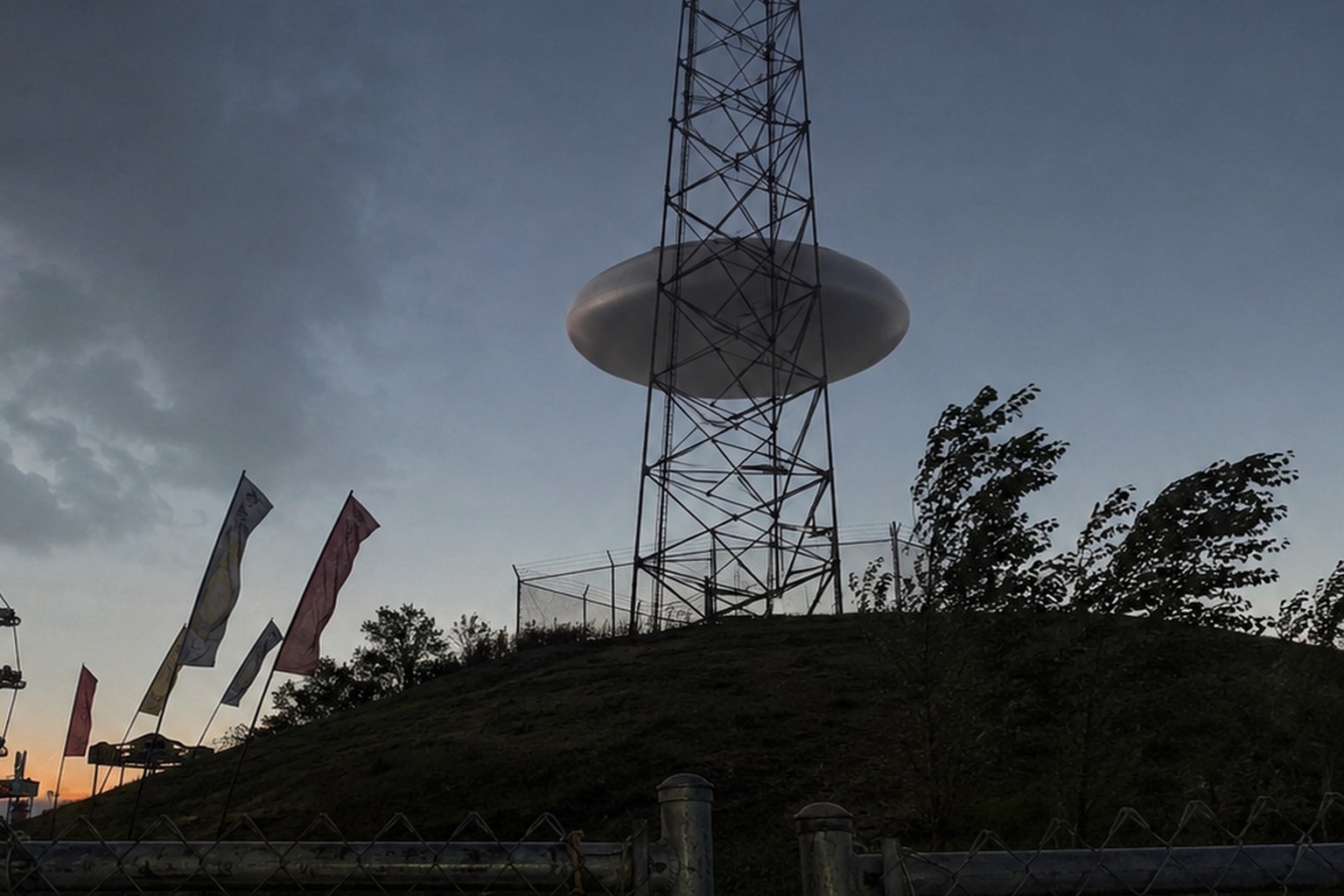 Editorial recreation of the A Silver Saucer Hung Behind Radio Tower During The County Fair Power Outage story, image 3.