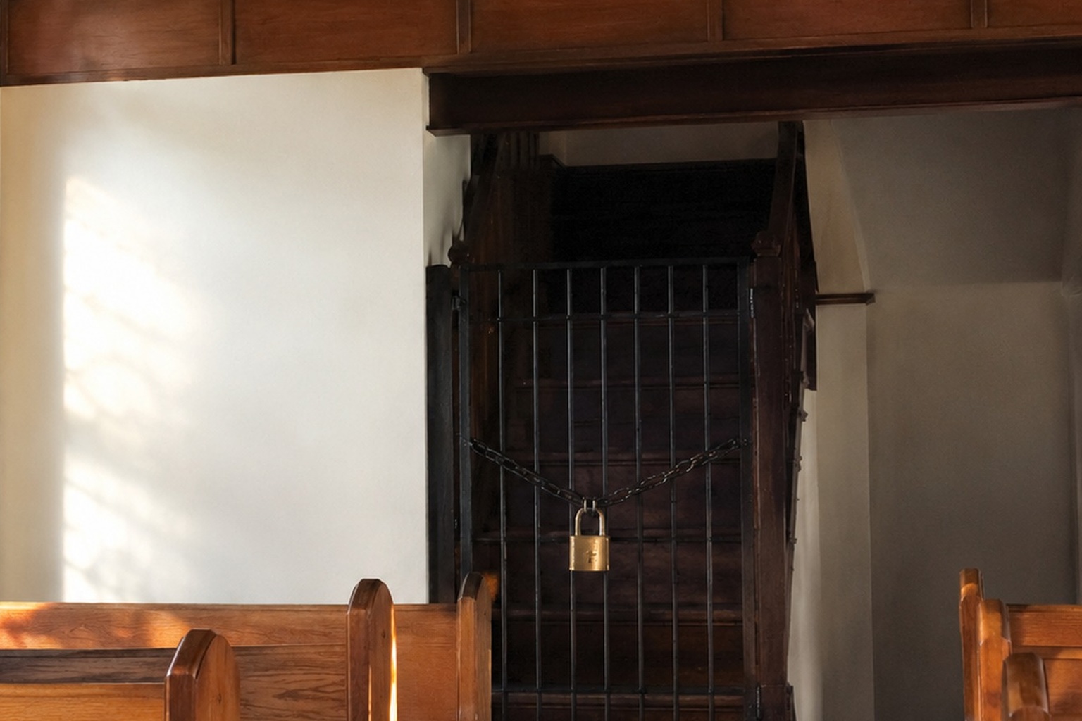 Editorial recreation of the My Sister Found A Blurred Face Watching From Locked Choir Loft story, image 3.