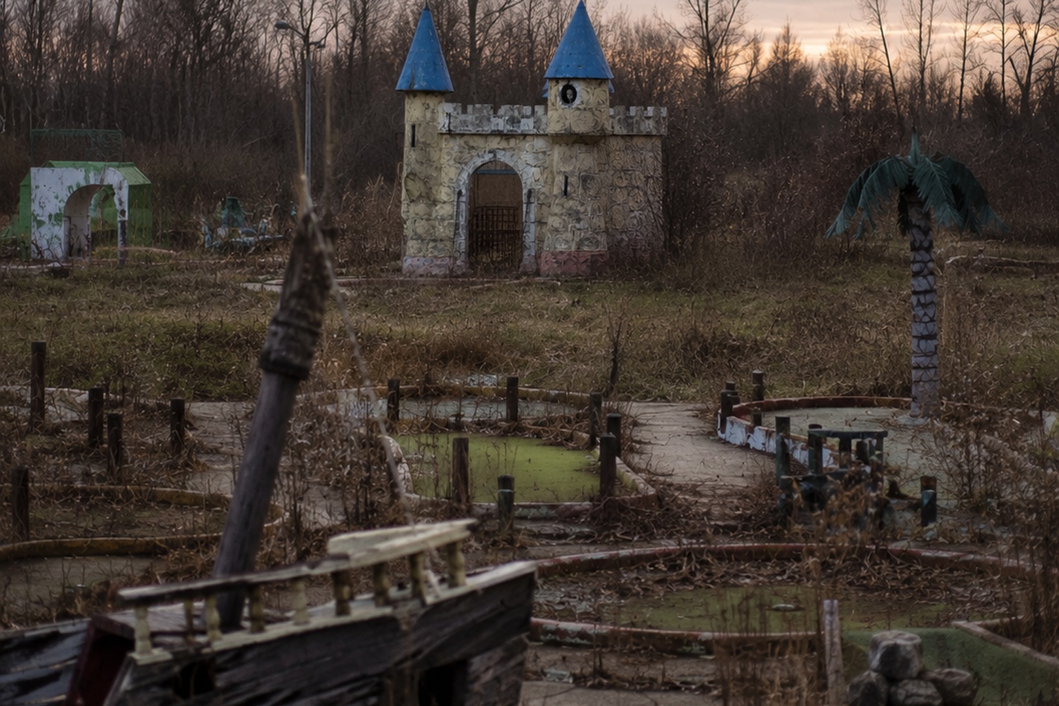 The Abandoned Mini Golf Castle Window Showed A Face Behind The Painted Turret - article image 2