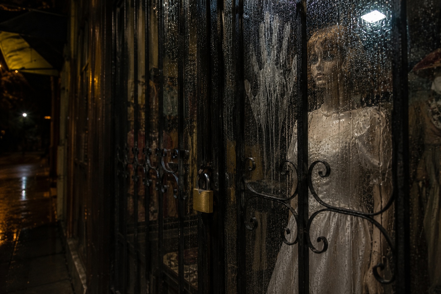 Editorial recreation of the Closed Costume Shop Dummy Was Watching From Inside The Locked Window Display story, image 3.