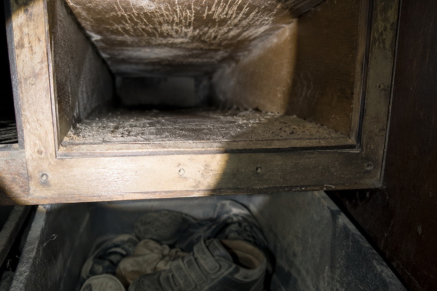 The Empty Bowling Alley Shoe Counter Photo Showed Fingers Inside The Locked Return Slot - article image 3