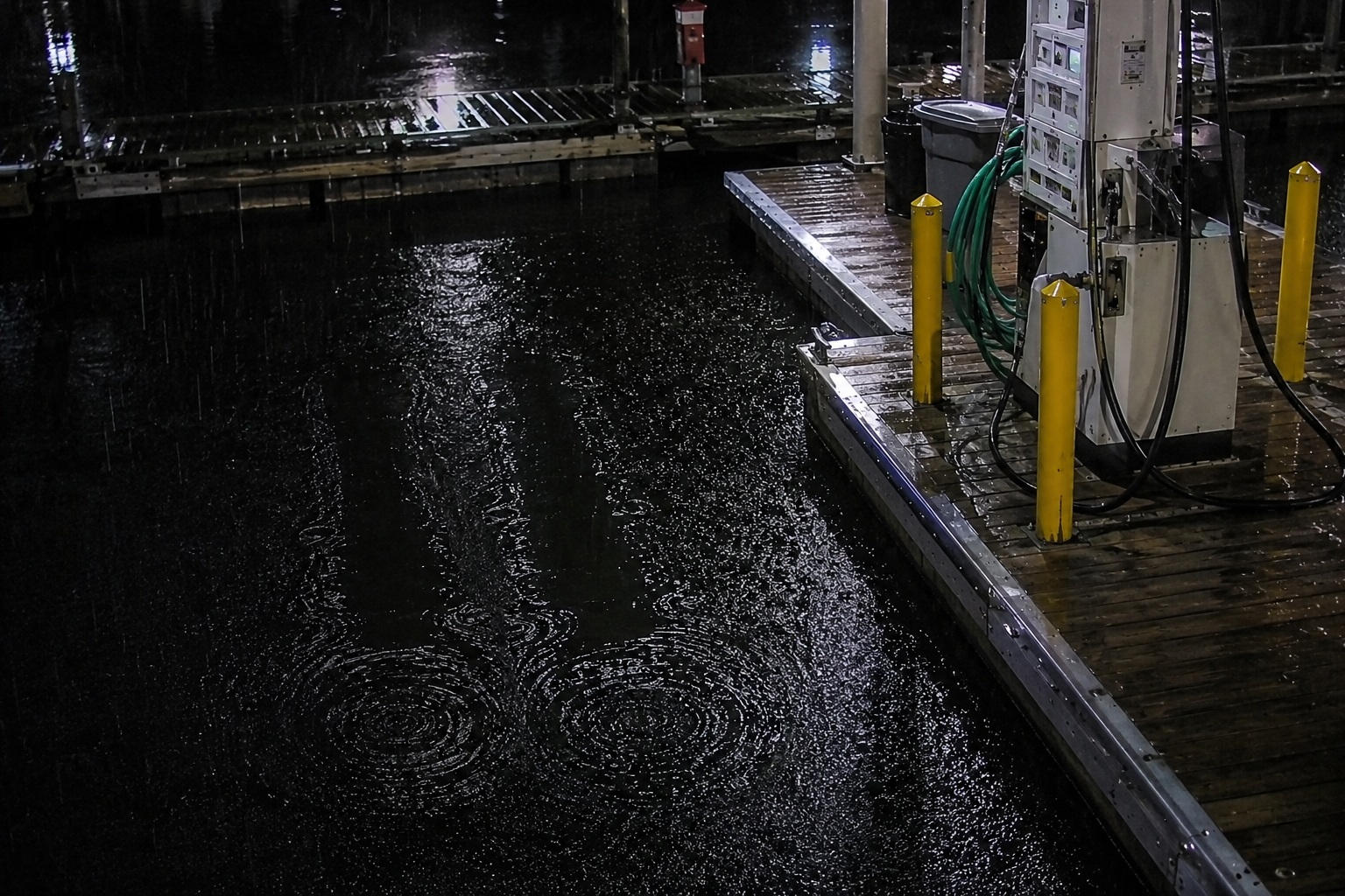 Editorial recreation of the Marina Fuel Dock Camera Showed Ripples Around Legs No One Could See story, image 4.