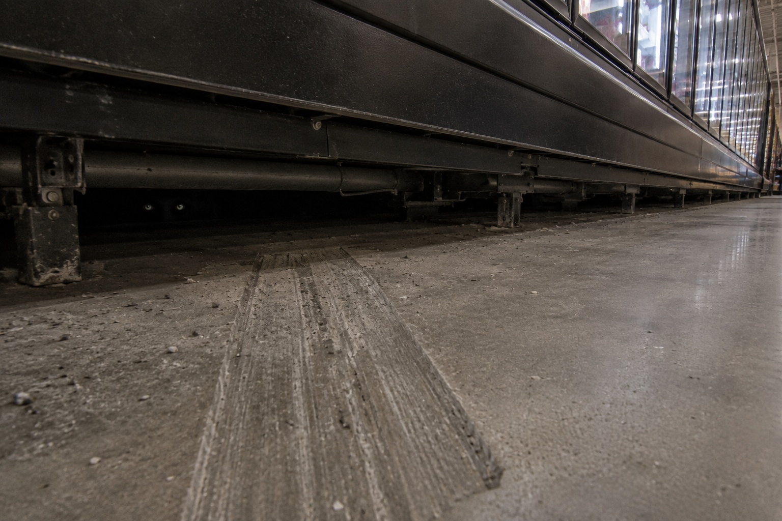 Editorial recreation of the Pest Control Worker Saw Eyes Under The Grocery Store Freezer Case story, image 3.
