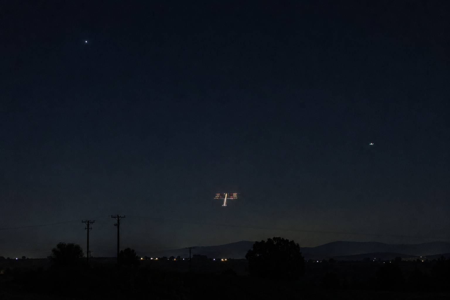 Premium supporting visual showing night-sky perspective and reference-point ambiguity
